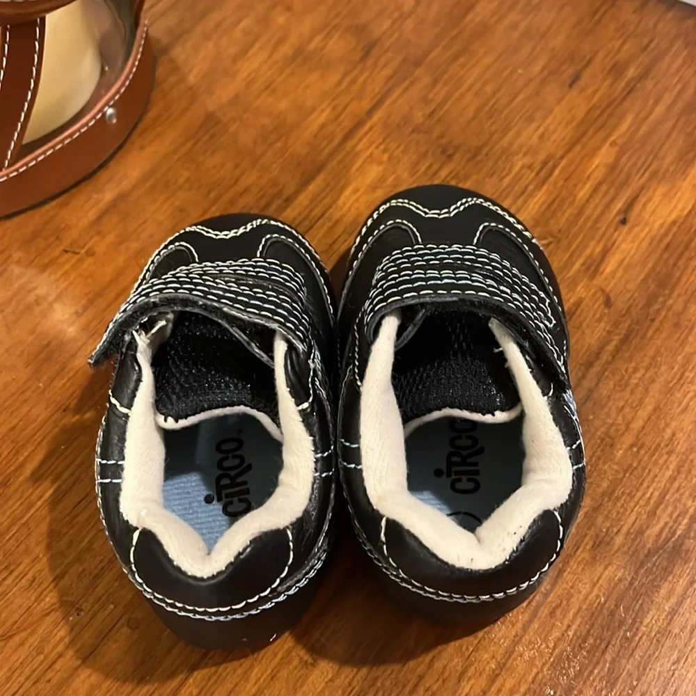 Circo Abubu Baby Infant Shoes Sneakers Hook and Loop navy Boys Size 4